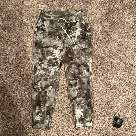 Lululemon Ready to Rulu Joggers - Picture 2 of 7